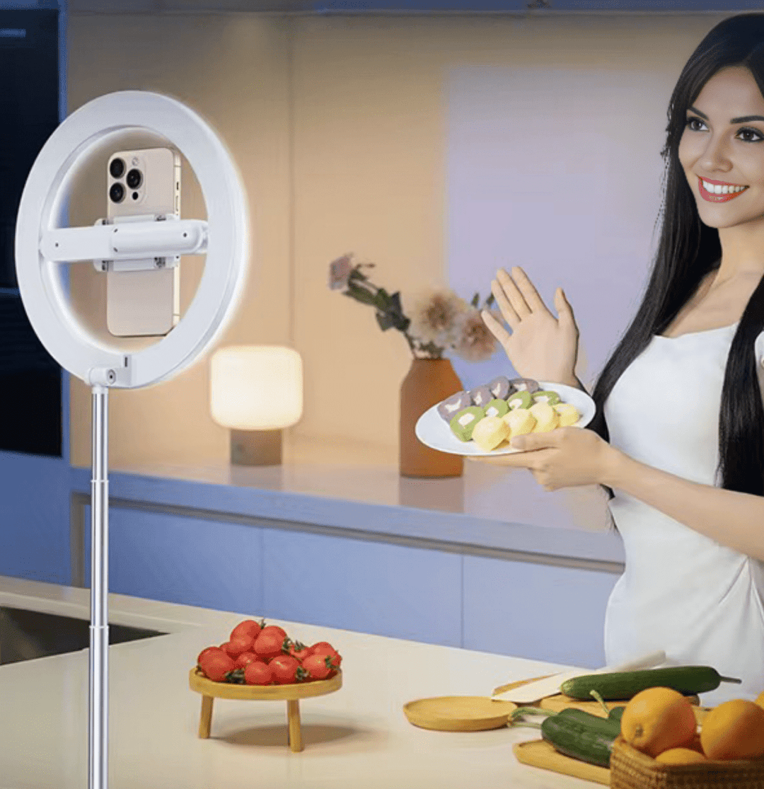 UNIQU LumiFlex ring light with adjustable angles and clamp base